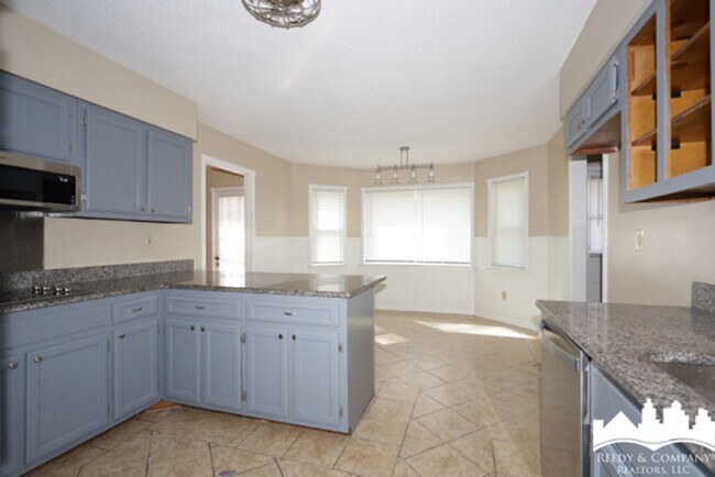 Building Photo - 5853 Fox Lair Ave