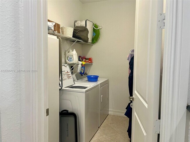 Building Photo - 1346 SW 113th Terrace