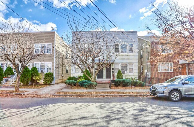 Building Photo - 84 Magnolia St