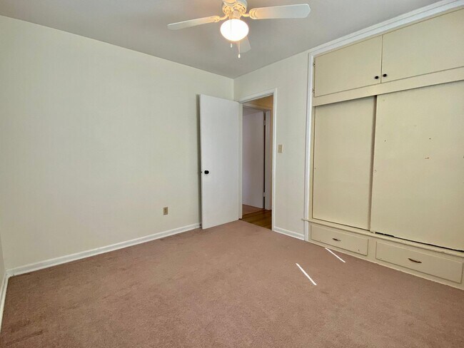 Building Photo - Spacious 3 bed 1 bath with easy access to I-40!