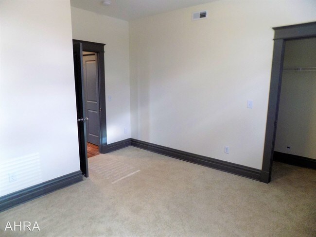 Building Photo - 4144 De Tonty St