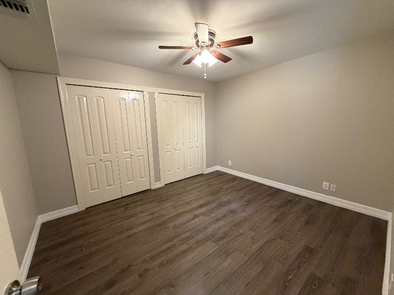 Building Photo - 1232 E Live Oak Rd