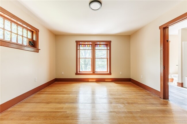 Building Photo - 266 Lyndhurst St