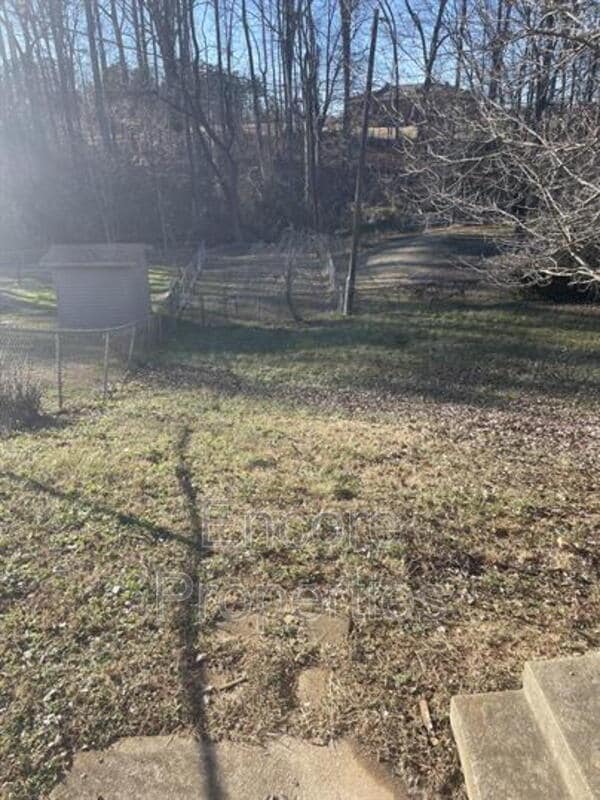 Building Photo - 1502 Larson St