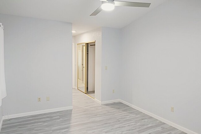 Building Photo - 2 Bedroom 2 Bath Roseville Home