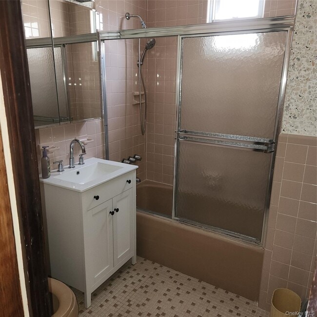 Building Photo - 77-16 78th St