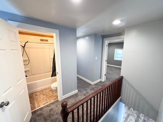 Building Photo - 408 Ave