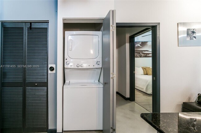 Building Photo - 2001 Biscayne Blvd