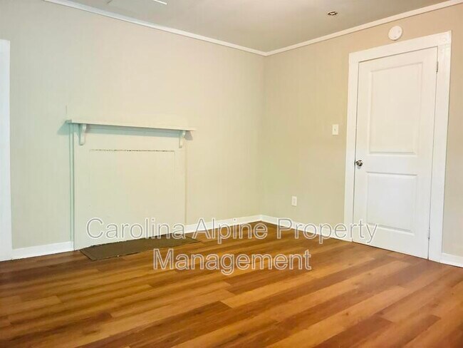 Building Photo - 403 S Yates St