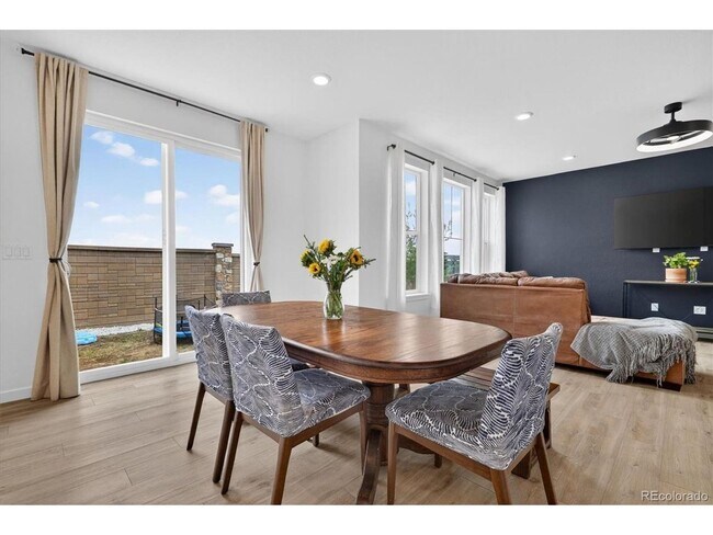 Building Photo - Spacious & Bright, Multi-Level 3BR 3BA in Commerce City w/ Private Yard!