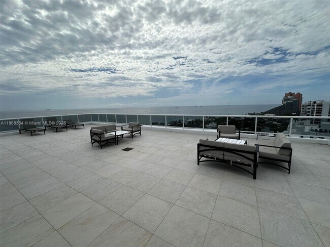 Building Photo - 2841 N Ocean Blvd