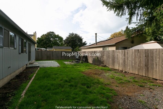 Building Photo - Quaint Ranch Style Home with Fenced Yard!