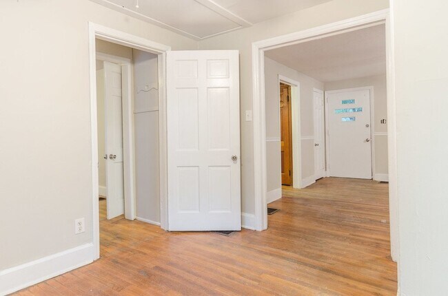 Building Photo - 1233 Cheshire Ave