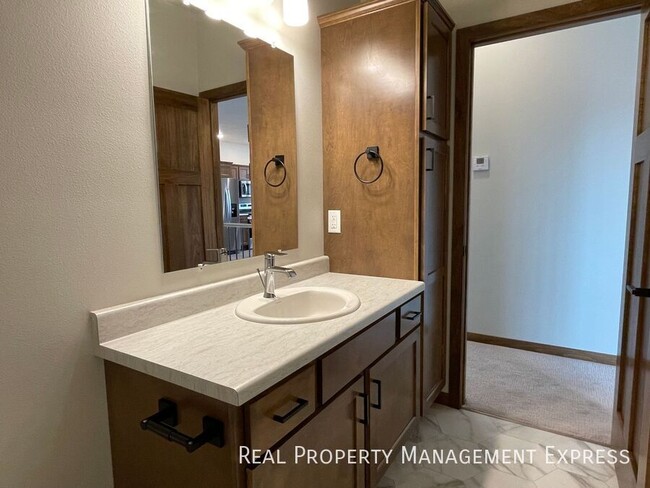 Building Photo - BRAND NEW 4 BED 3 BATH TWIN HOME