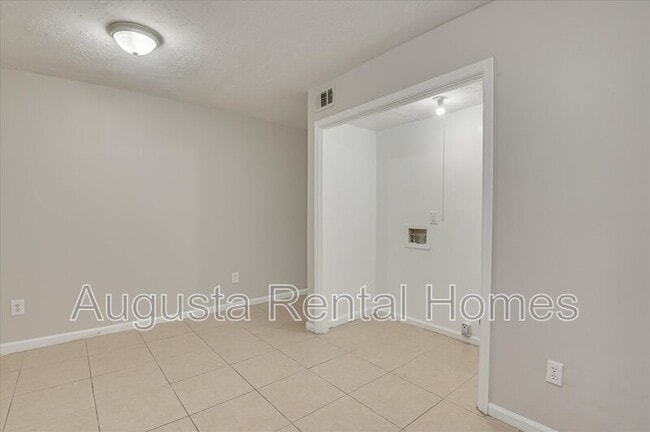 Building Photo - 140 Chalet North CT