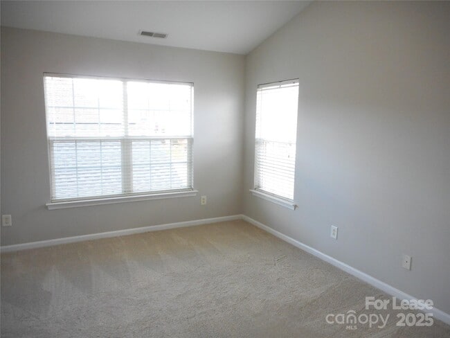 Building Photo - 3804 York Aly