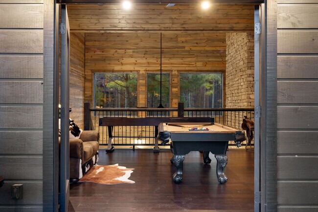 Building Photo - 222 Lost Creek Trl