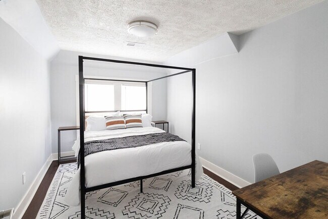 Building Photo - 1501 E 105th St