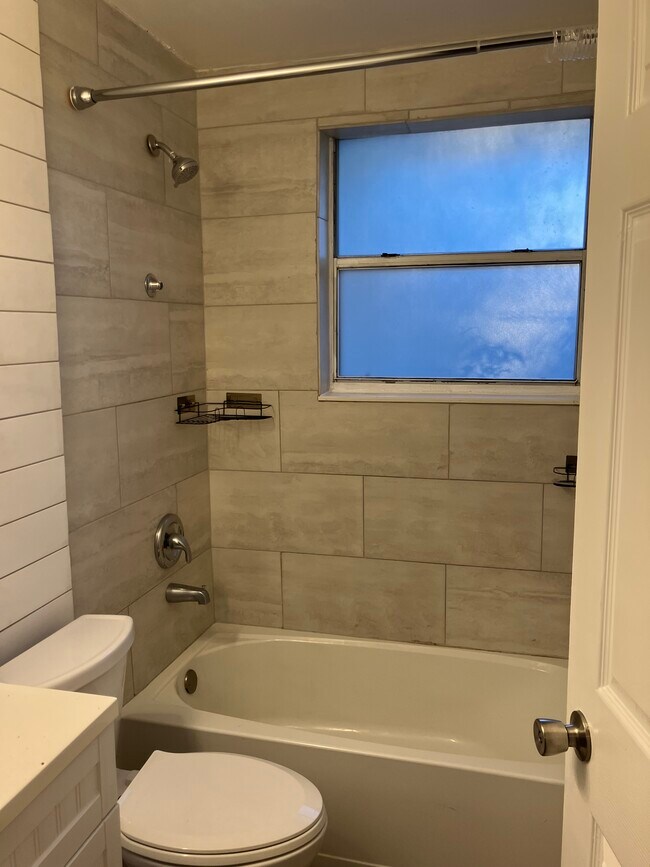 Building Photo - 1912 Able St