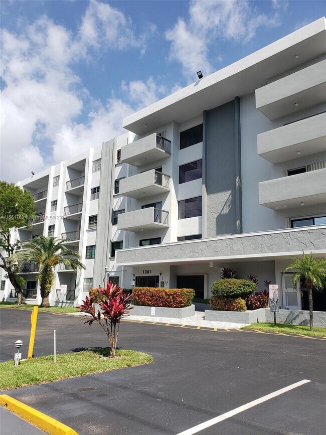 Building Photo - 1301 NE 7th St