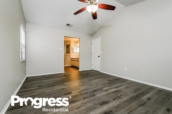 Building Photo - 10119 Deepbrook Dr