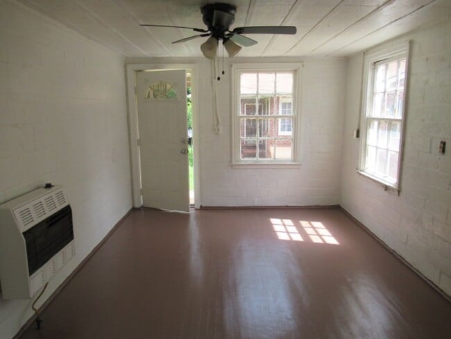 Building Photo - 806 N Park St