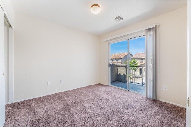 Building Photo - Cute Two-Story Home