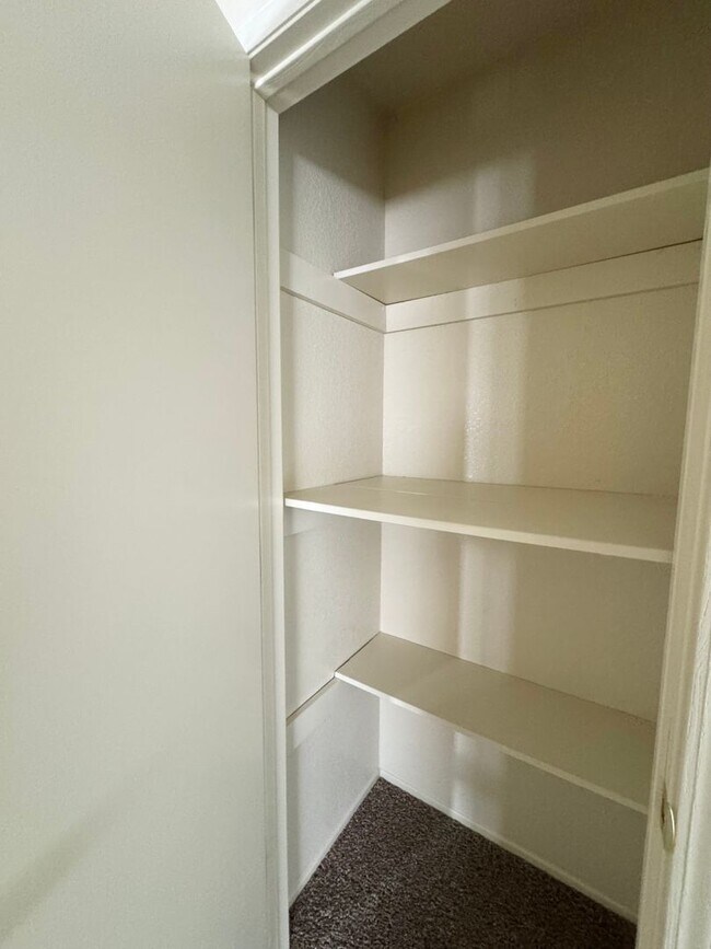 Building Photo - MA348