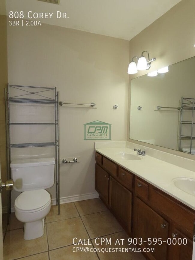 Building Photo - 808 Corey Dr