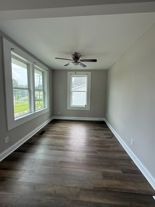 Building Photo - 4 Poplar St