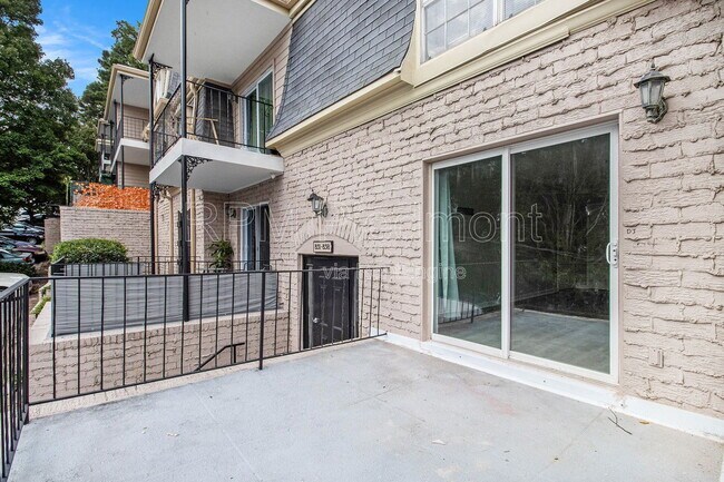 Building Photo - 2805 Northeast Expy