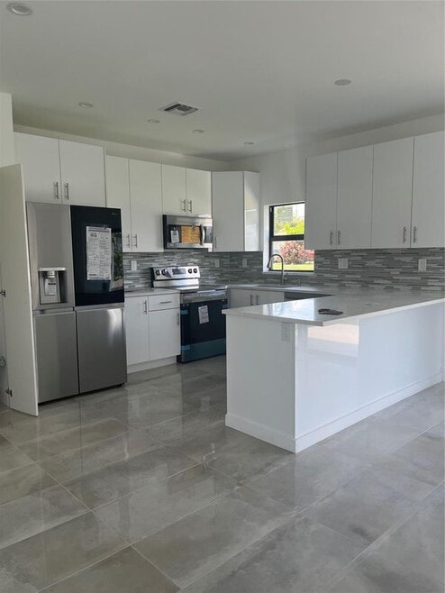 Building Photo - 2877 SE 1st Ct