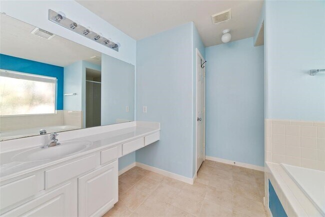 Building Photo - 13618 Trailmeadow Ct