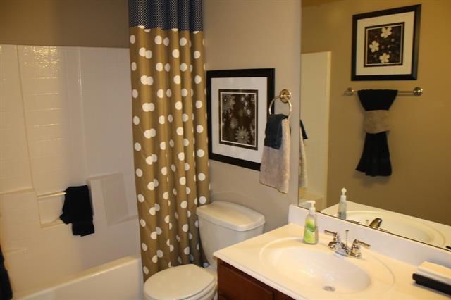 Building Photo - 2777 Cresent Lake Dr