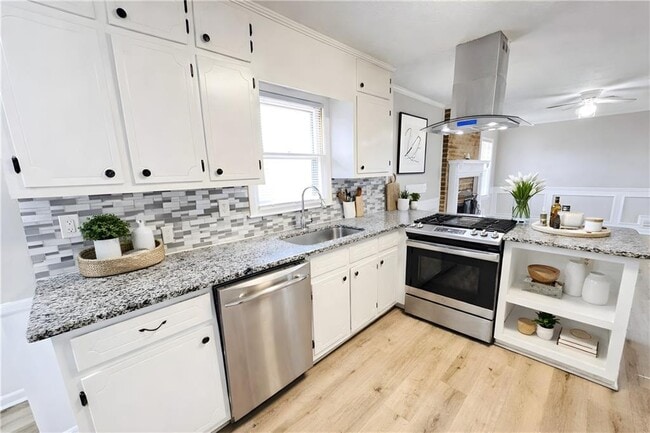 Building Photo - 399 Wayward Wind Dr SW