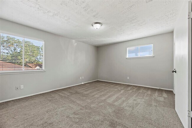 Building Photo - 7519 Wovenwood Ln