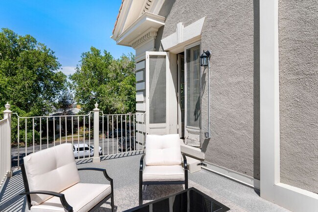 Building Photo - All-Utilities-Included Studio in Historic Bristol Manor | Pet Friendly