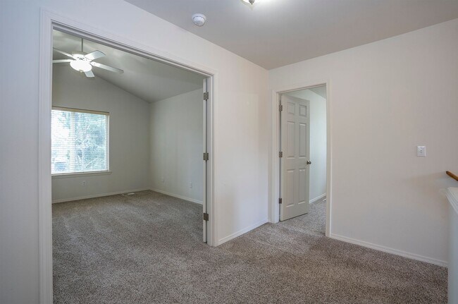 Building Photo - Very Nice 3 Bedroom Home - Cul de sac!