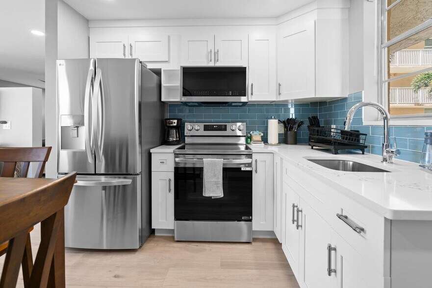 Building Photo - 5600 Bonita Beach Rd SW