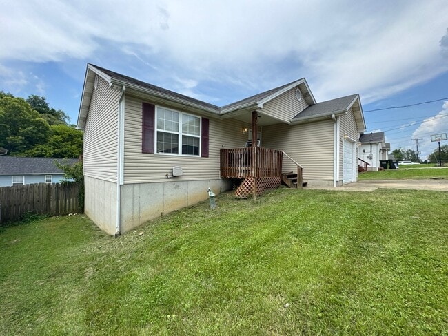 Primary Photo - 737 Andra Dr