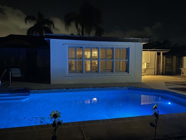 Building Photo - 4295 Crestdale St