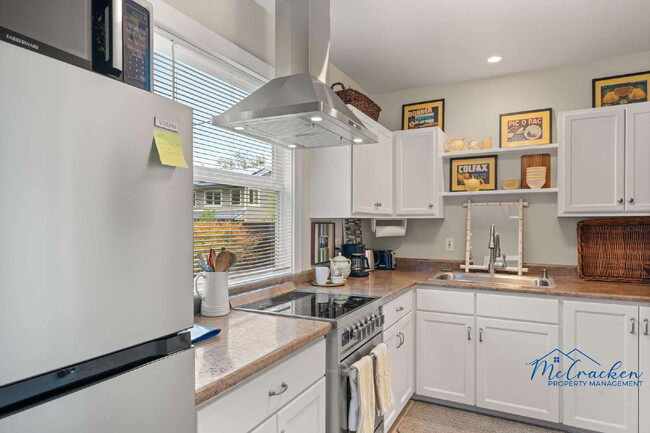 Building Photo - Charming Studio with Full Kitchen in Ashland