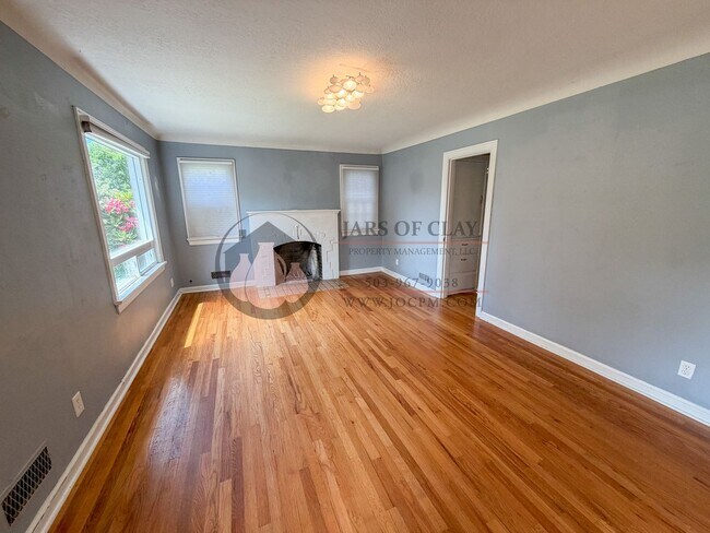 Building Photo - Spacious NE Salem Character Home | Pet Friendly | Central Heat