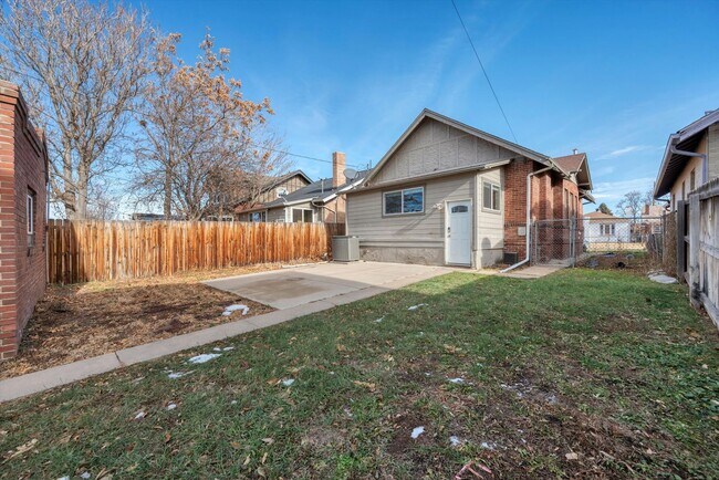 Building Photo - Stunning Craftsman Home in the Heart of Denver!