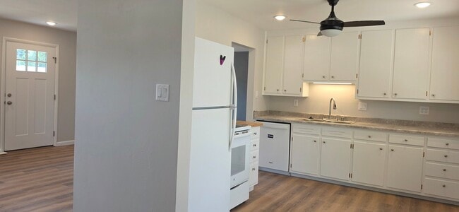 Building Photo - 2898 Merry Ln
