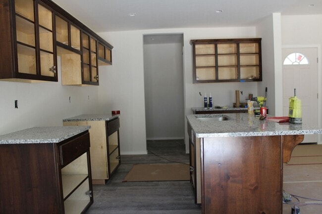 Building Photo - Great spacious home in Strafford