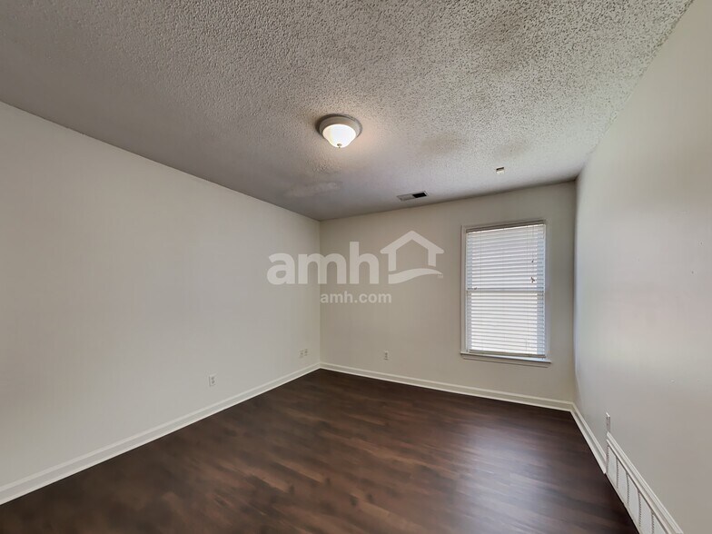 Building Photo - 1466 Far Dr