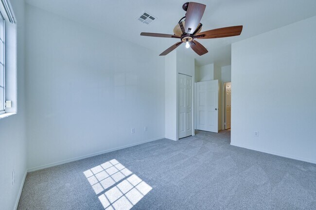 Building Photo - NE Near Nellis! Gated! Community Pool, Spa...