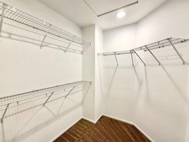 Building Photo - Charming 3 Bedroom Bel Flora Home with Private Patio & Amenities