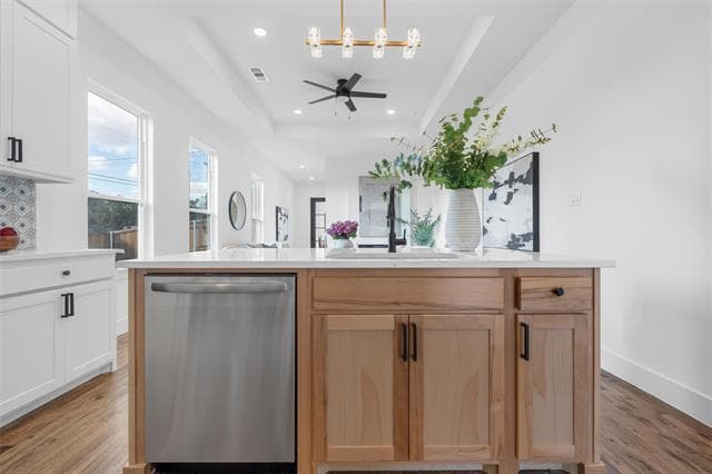 Building Photo - 700 Park Dr